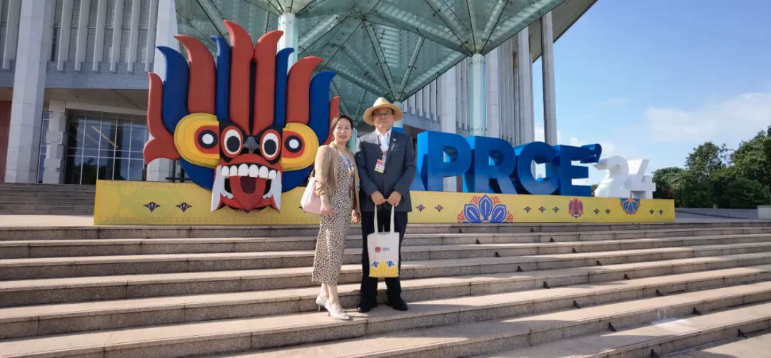 常宏集團(tuán)董事總經(jīng)理王躍、常宏進(jìn)出口貿(mào)易有限公司執(zhí)行總經(jīng)理李華隨中國(guó)代表團(tuán)赴斯里蘭卡參加第二十一屆亞太零售商大會(huì)暨展會(huì)